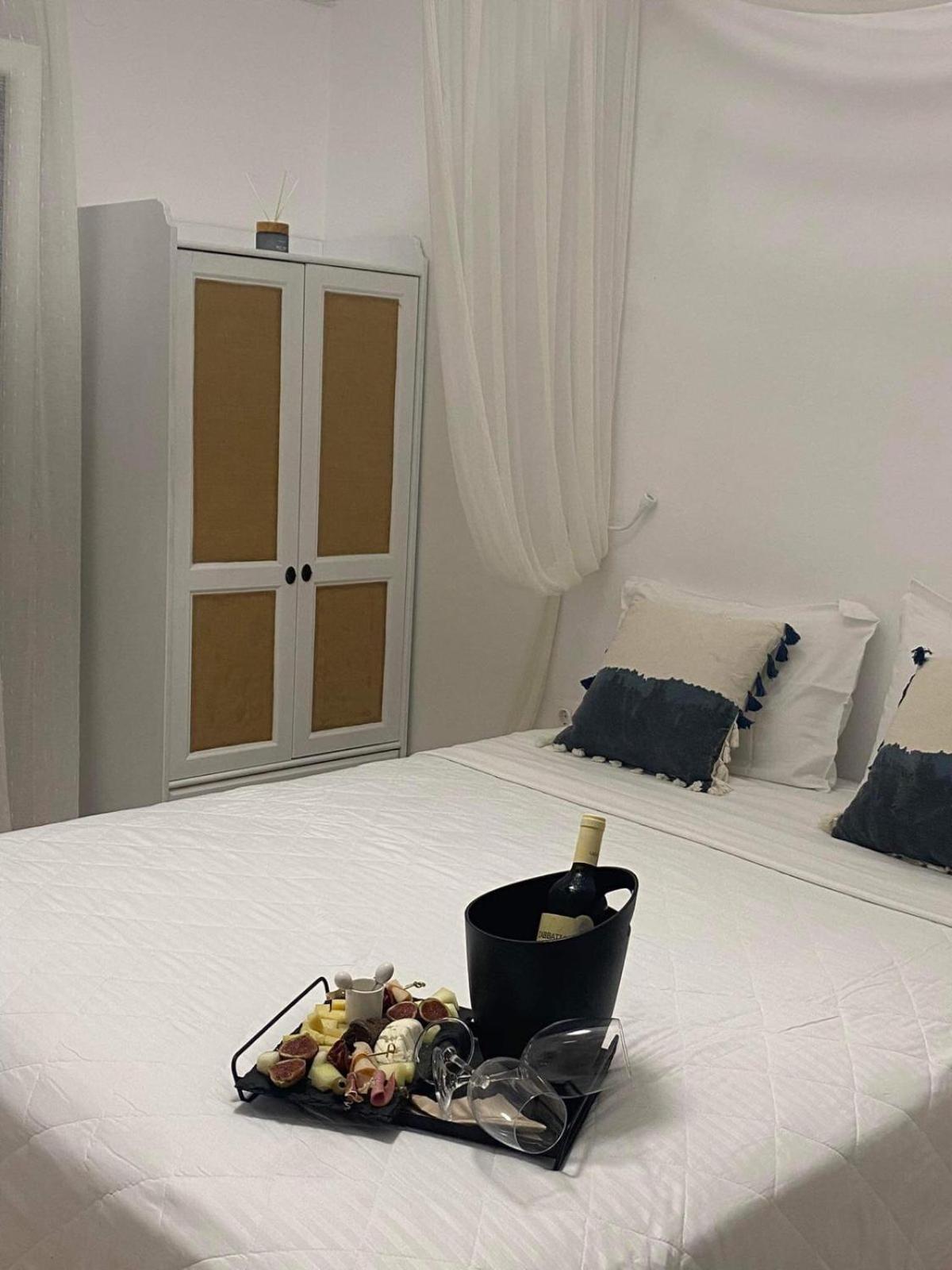 Morpheus Rooms Кіні Екстер'єр фото